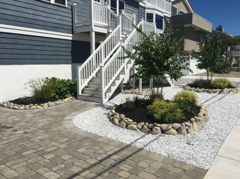 pavers planters 768x573