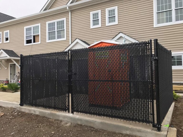 chain link fence 768x576