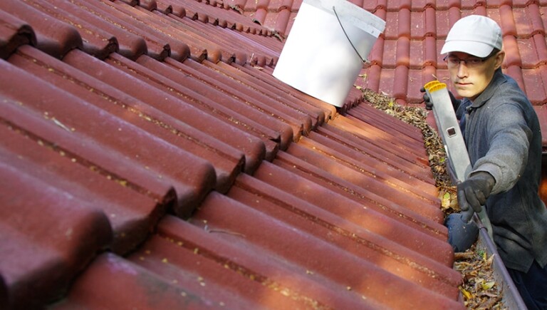 a complete guide to gutter cleaning 768x435