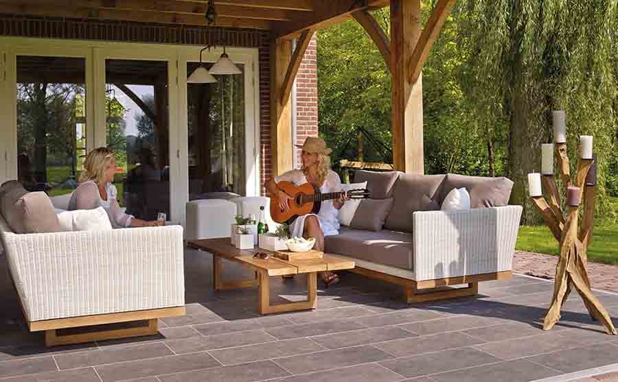 How to Create a Functional and Stylish Outdoor Living Space